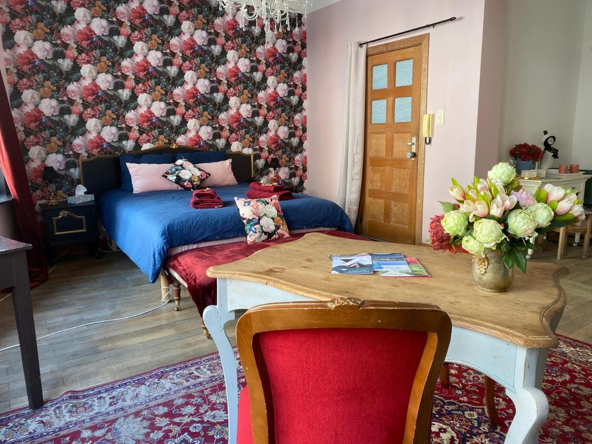 Апартаменты The Pink Studio - Exceptional Location In City Center - Unique & Elegant Намюр Экстерьер фото